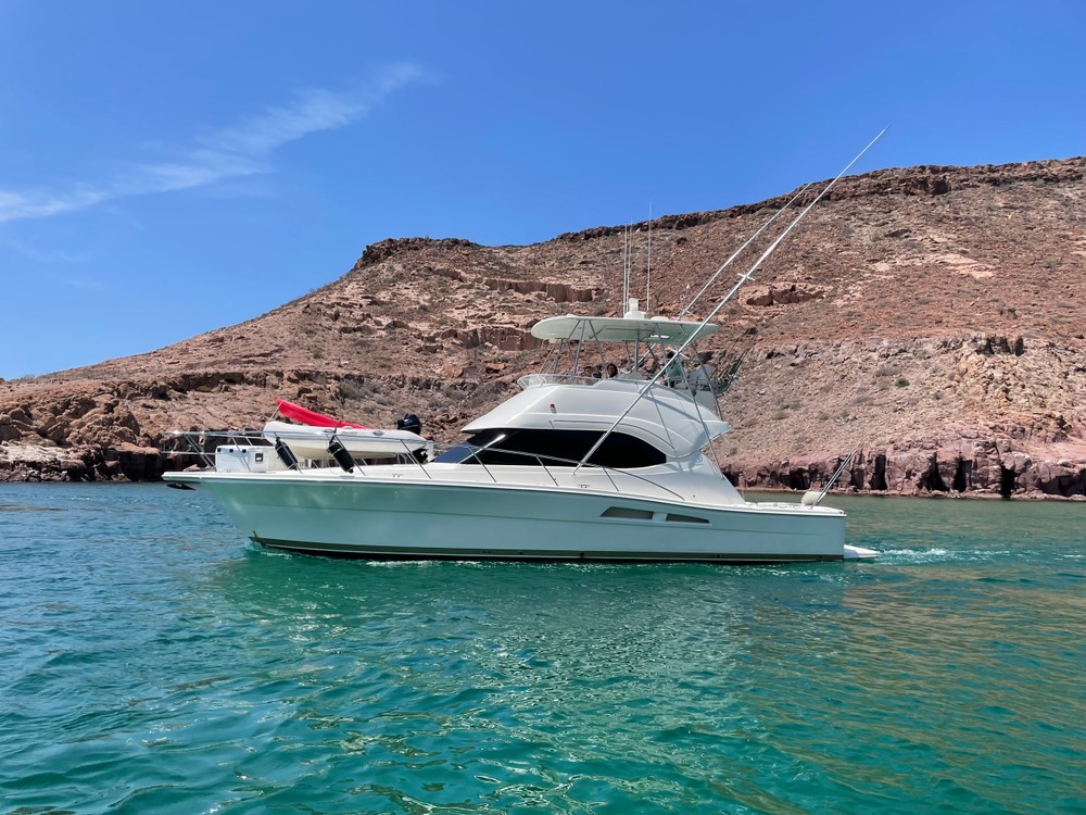 Yate privado en La Paz – Cazador Riviera 41’