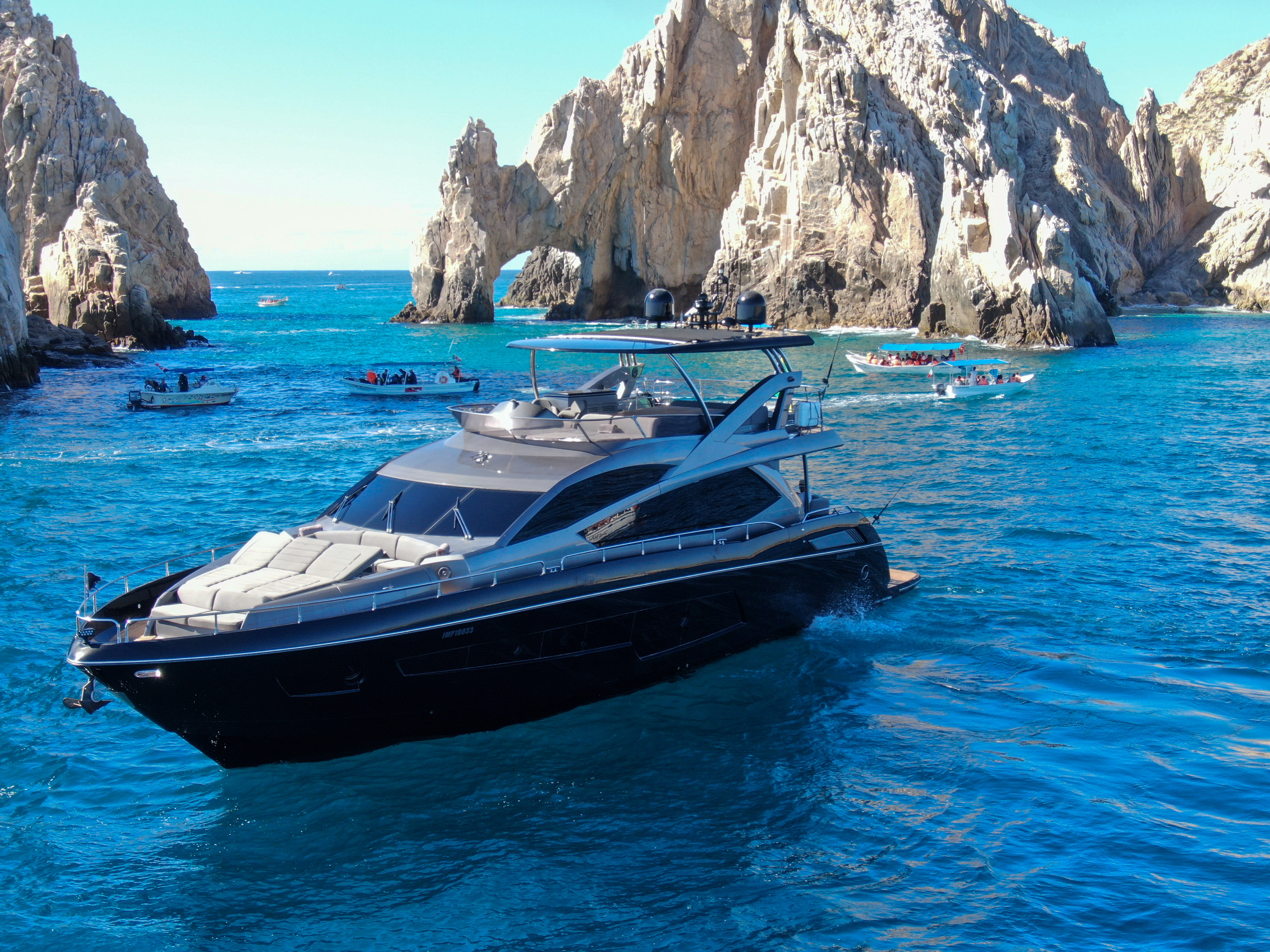 Yate Sunseeker 80 pies Yate Sunseeker 80 pies en CaboInclusive - Lujo y Potencia en Cabo